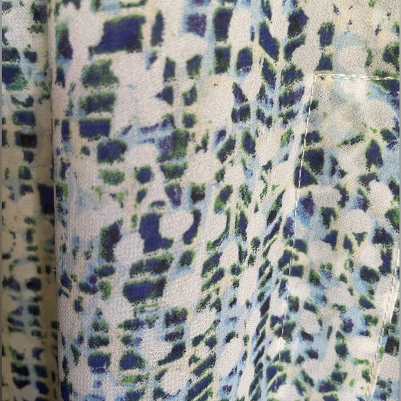 Lightweight layering blouse - Picture 10 of 10